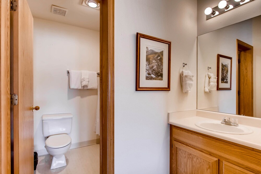 Room, 2 Bedrooms, Hot Tub - Bathroom