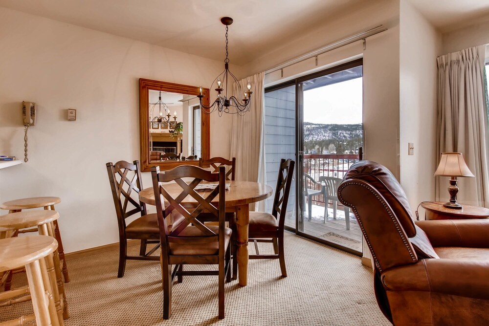 Room, 2 Bedrooms, Hot Tub - In-Room Dining