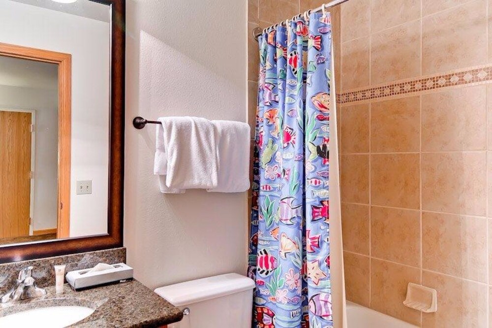 Hotel Premium, 2 Queen Beds - Bathroom