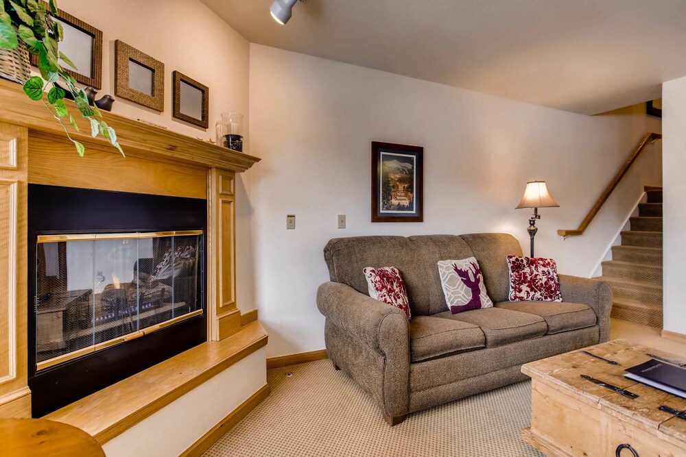 Room, 2 Bedrooms, Hot Tub - Living Room