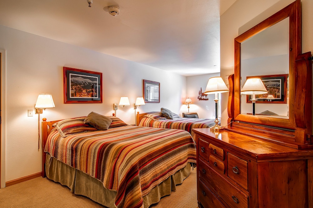 Hotel Premium, 2 Queen Beds - Guestroom