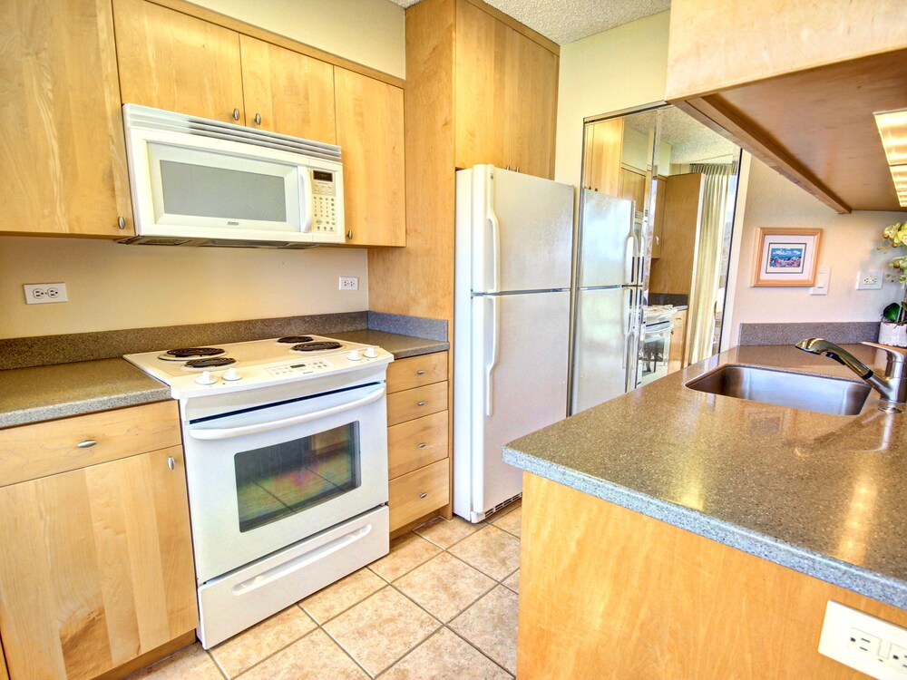 Premium Condo, 2 Bedrooms, Kitchen, Ocean View - In-Room Kitchen
