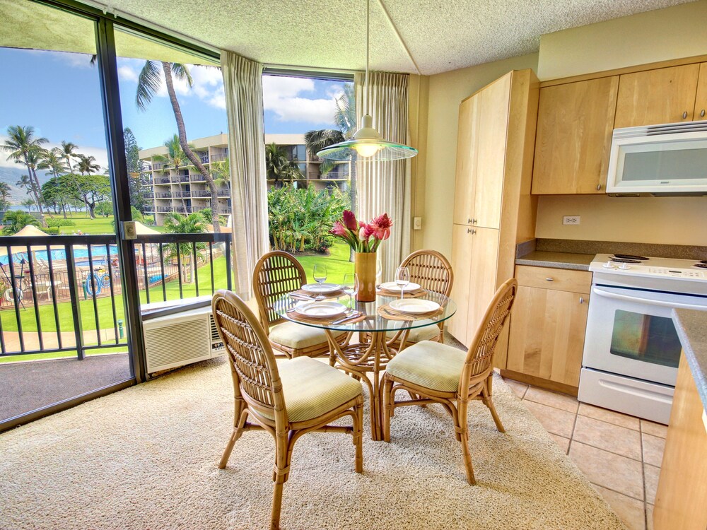 Premium Condo, 2 Bedrooms, Kitchen, Ocean View - In-Room Dining