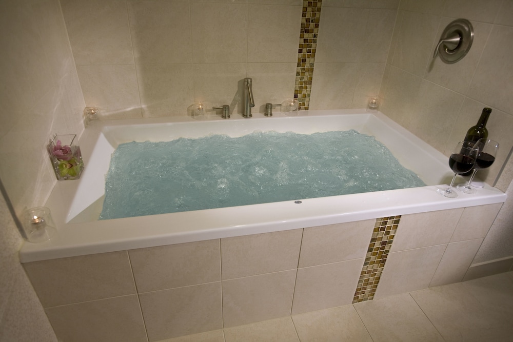 Deep Soaking Bathtub
