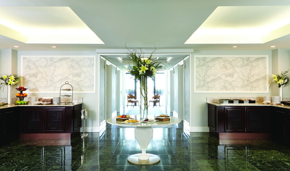 Executive Lounge