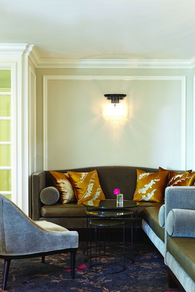 Executive Lounge