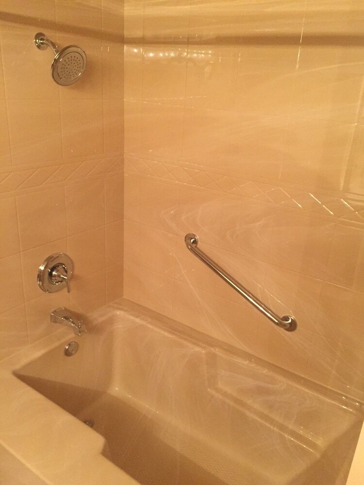 Deep Soaking Bathtub