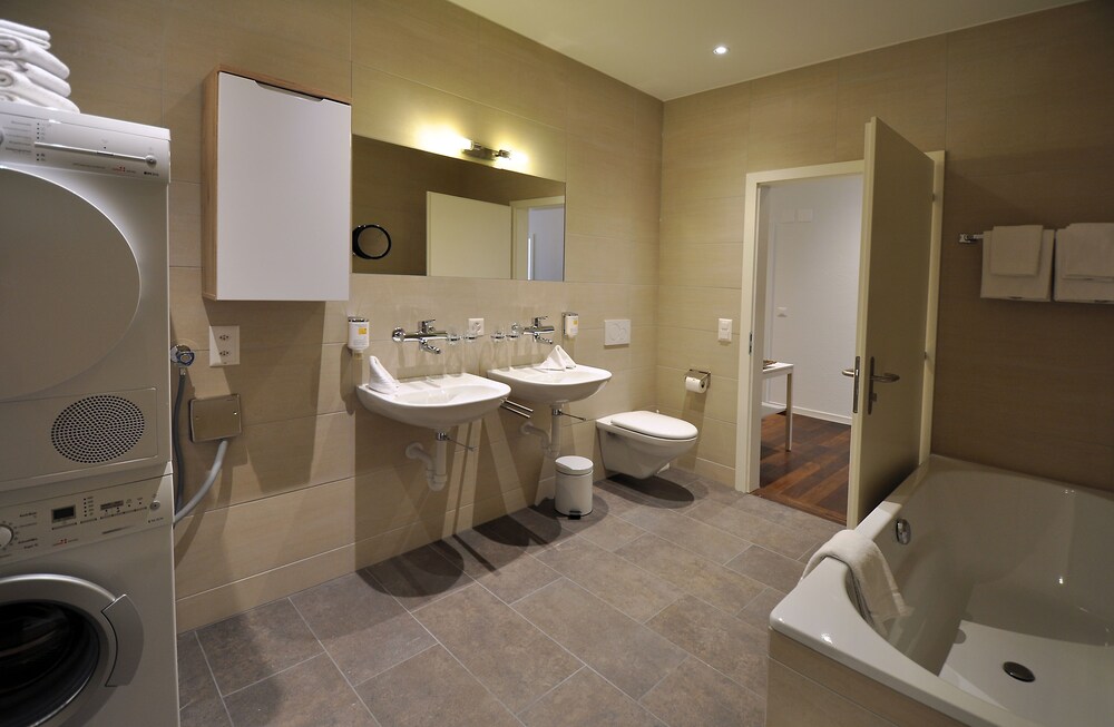 Deluxe Apartment - Bathroom