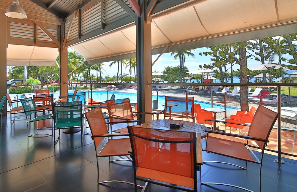 Poolside Bar