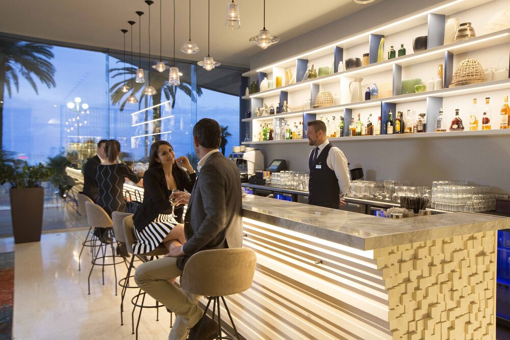 Bar-salon de l'hôtel