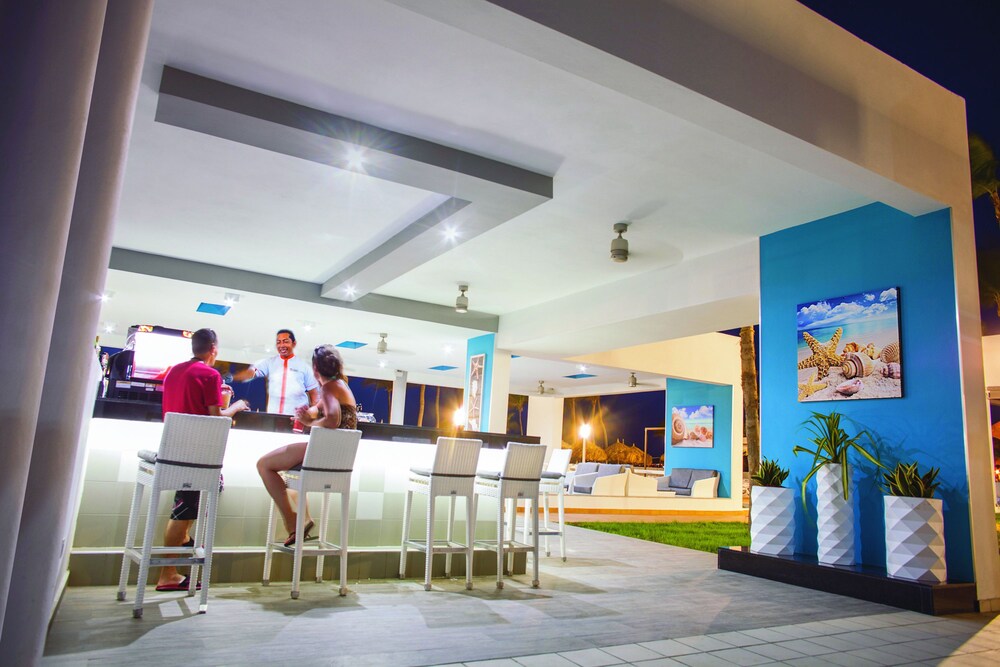 Poolside Bar