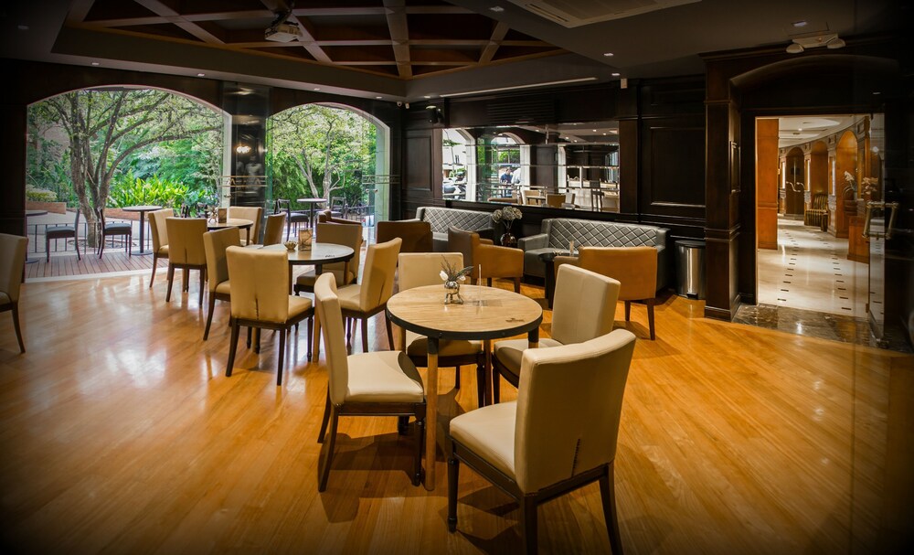 Hotel Lounge