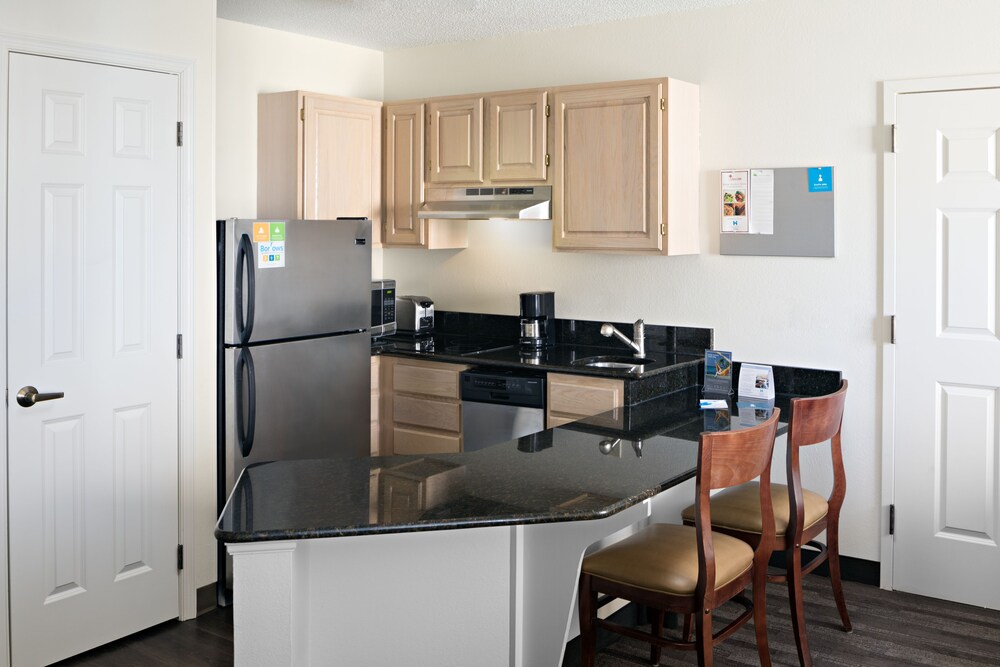 Studio Suite, 1 King Bed, Accessible, Bathtub - In-Room Kitchen