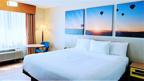 Days Inn by Wyndham Bernalillo
