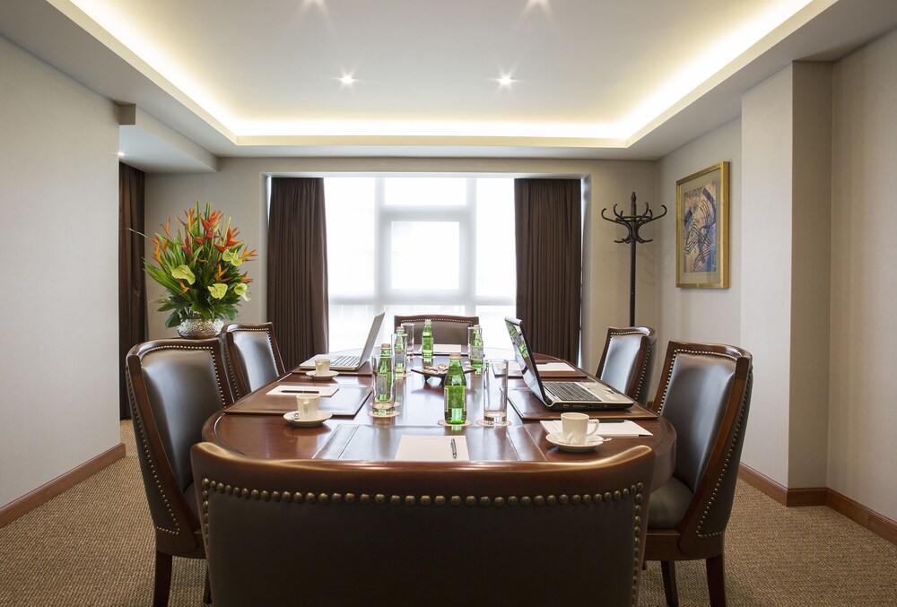 Executive Lounge