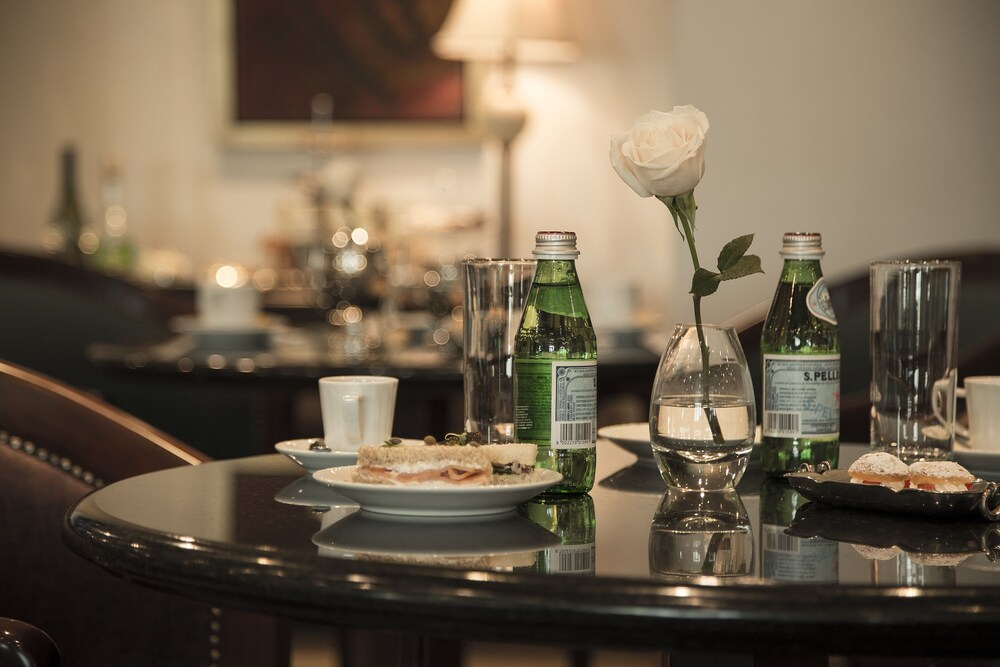 Executive Lounge
