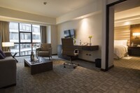 Business Suite, 1 King Bed, Business Lounge Access