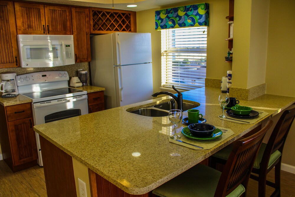 Apartment, 2 Bedrooms, Partial Ocean View - In-Room Kitchen