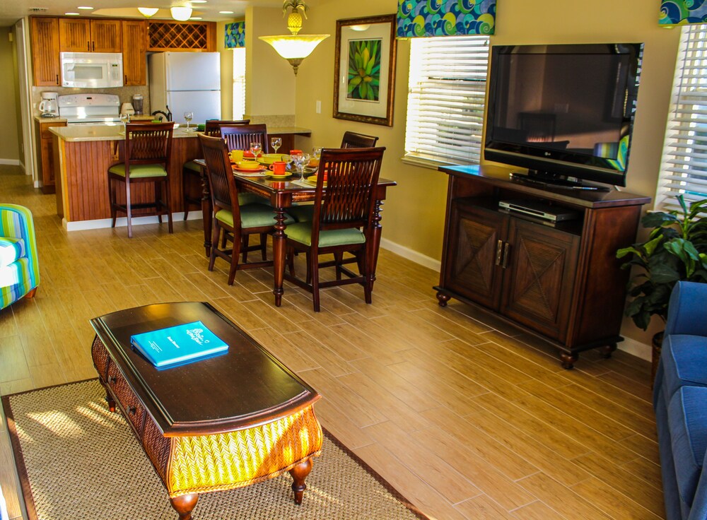 Apartment, 2 Bedrooms, Partial Ocean View - In-Room Dining