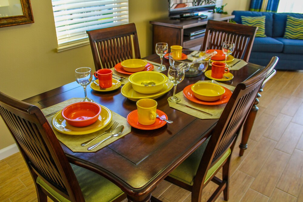 Apartment, 2 Bedrooms, Partial Ocean View - In-Room Dining