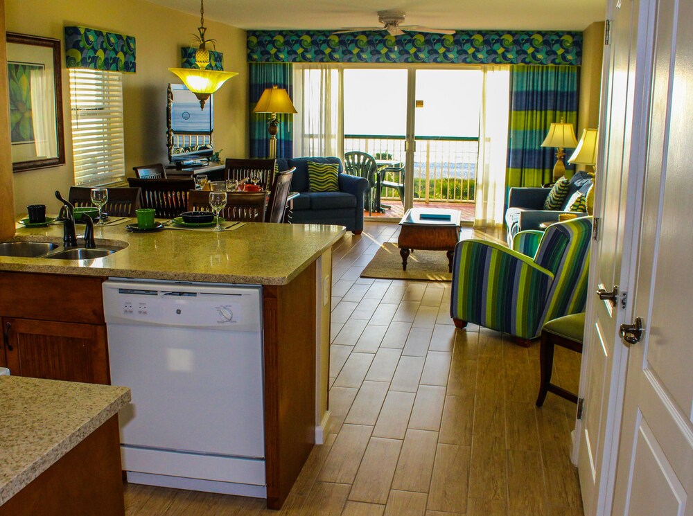 Apartment, 2 Bedrooms, Oceanfront - Living Room