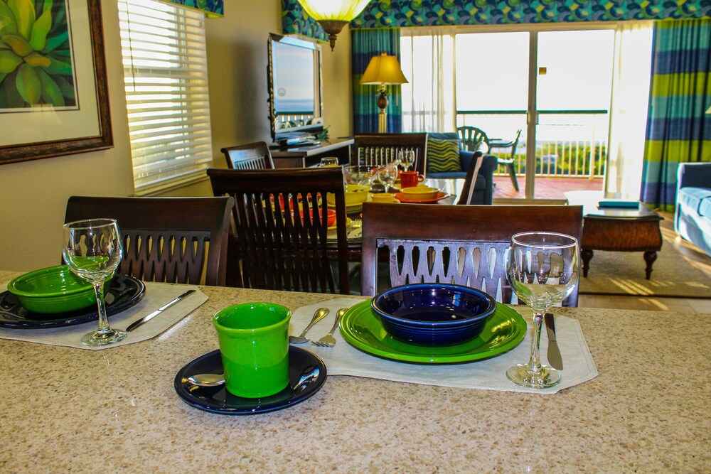 Apartment, 2 Bedrooms, Oceanfront - Living Room