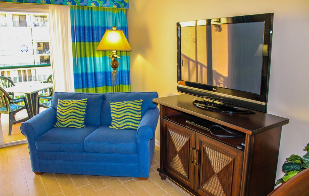 Apartment, 2 Bedrooms, Partial Ocean View - Living Room