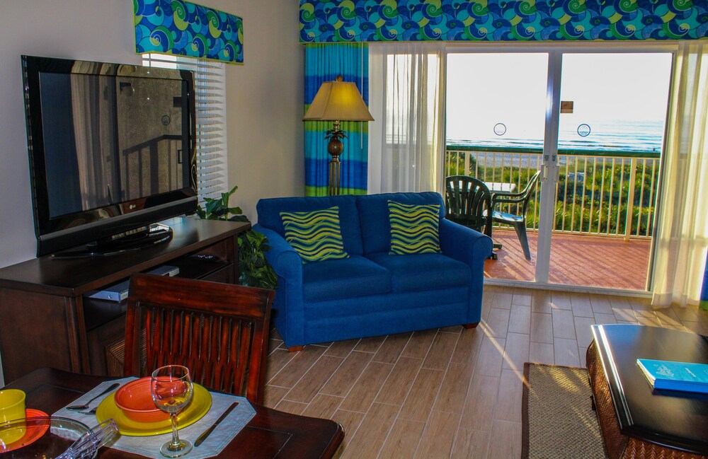 Apartment, 2 Bedrooms, Oceanfront - Living Area