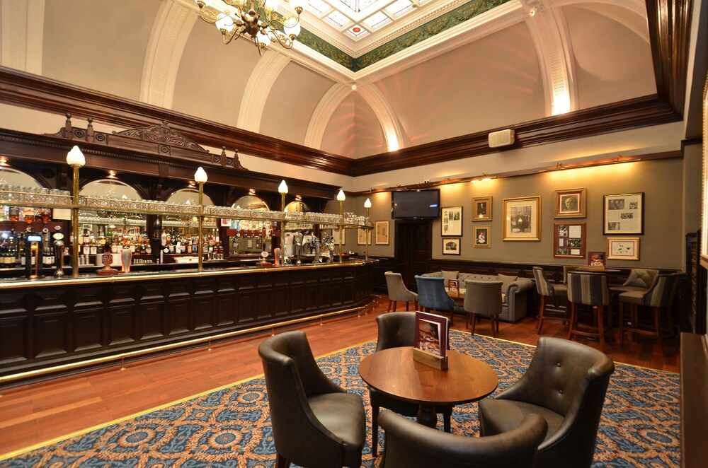Hotel Bar