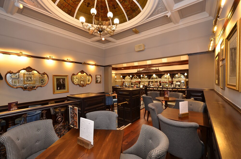 Hotel Bar