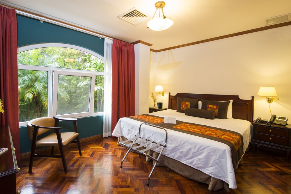 Full Suite - Guestroom