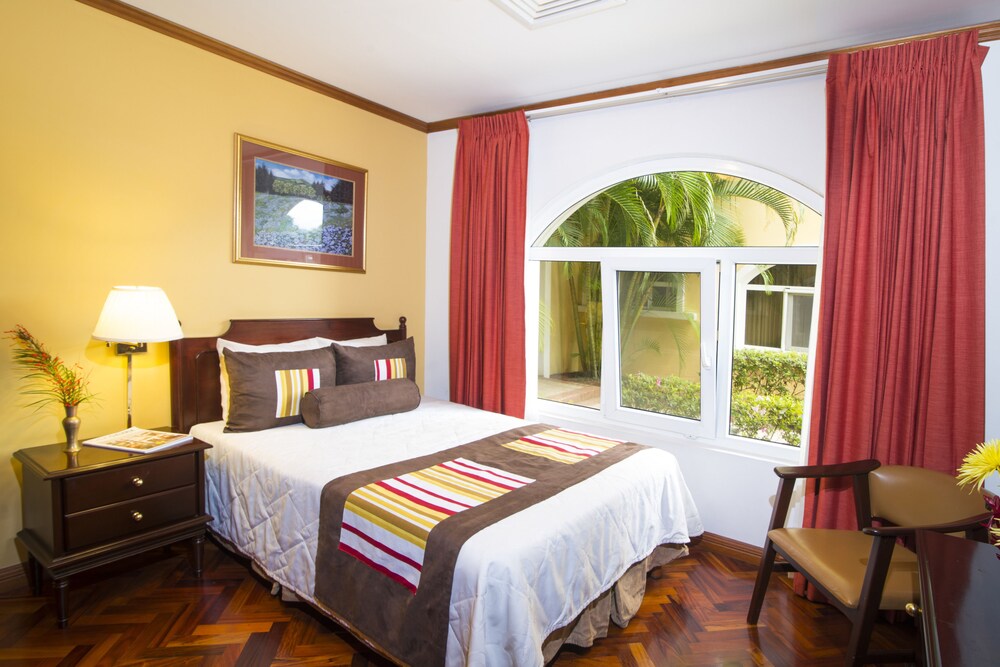 Full Suite - Guestroom