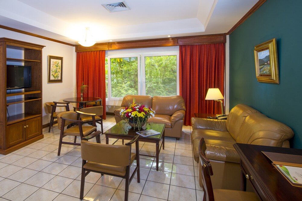 Full Suite - Living Room