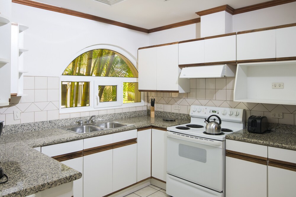 Full Suite - In-Room Kitchen