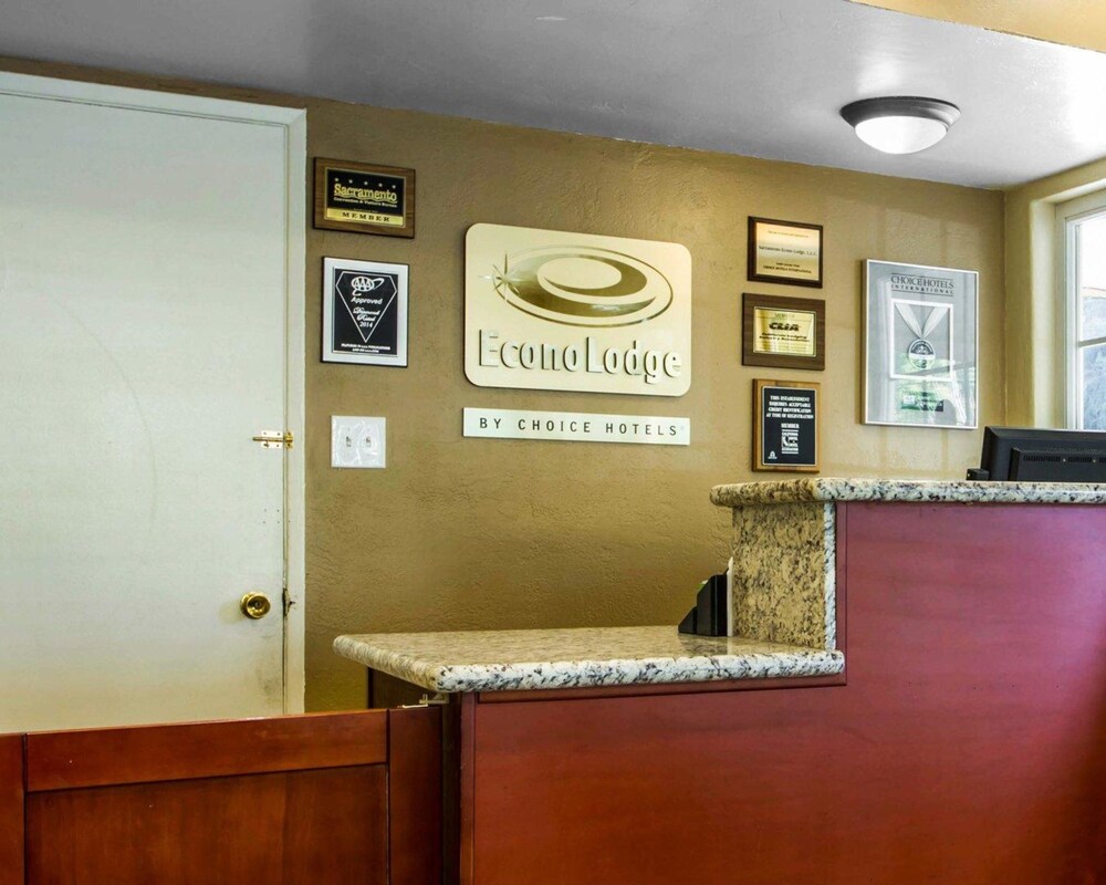 Lobby, Econo Lodge Sacramento Convention Center