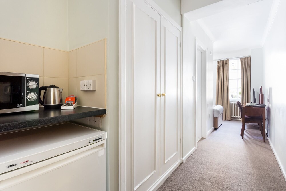 Economy Room, 1 King Bed (Ground Floor) - Guestroom