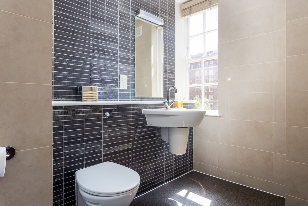 Apartment, 2 Bedrooms (1 Bathroom) - Bathroom Sink