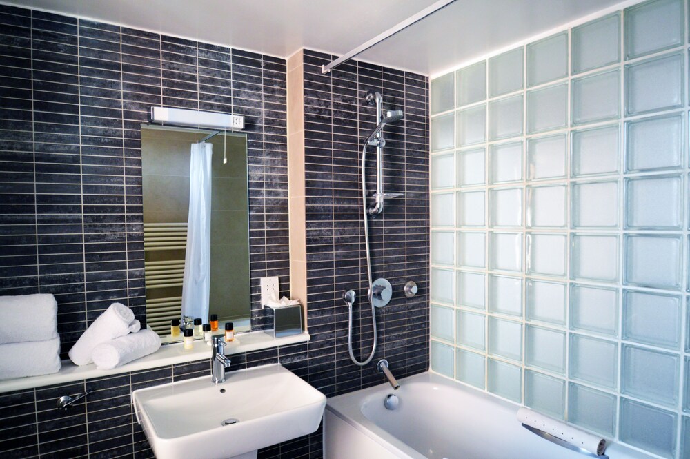 Apartment, 3 Bedrooms (3 Bathrooms) - Bathroom