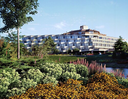 Indian Lakes Hotel