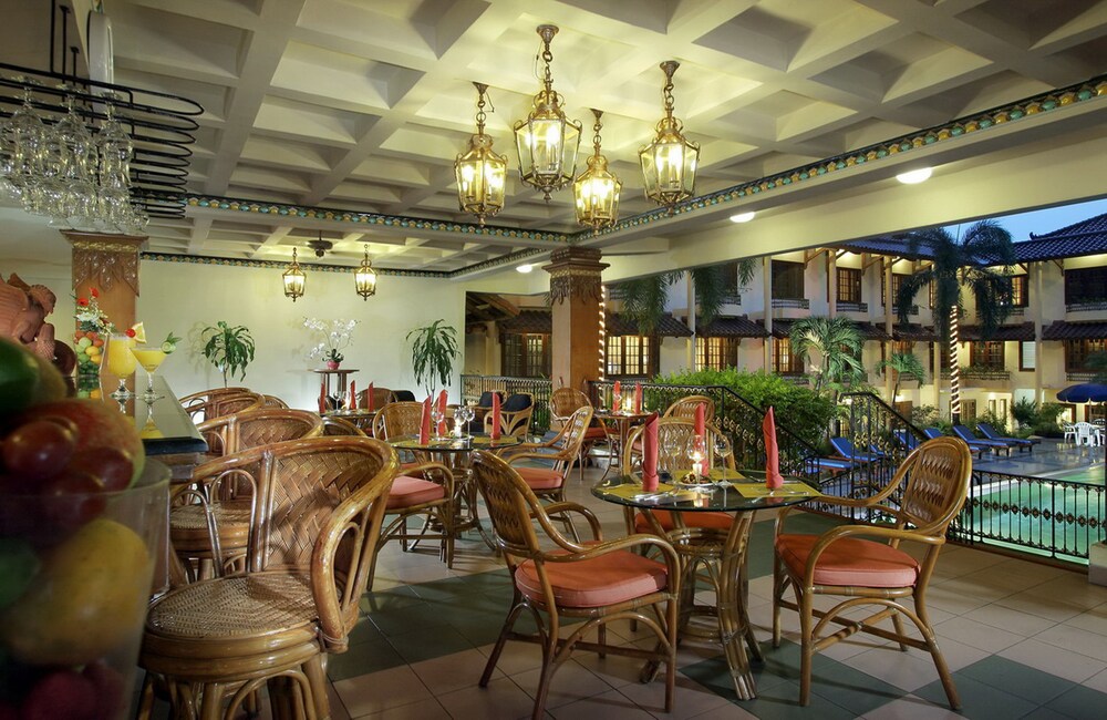 Poolside Bar
