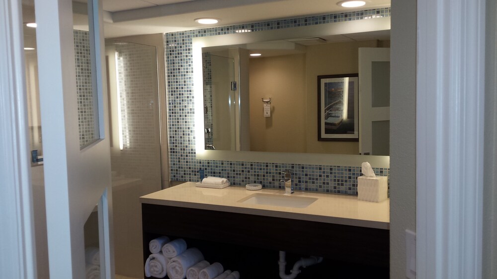 Deluxe Room, 1 King Bed - Bathroom