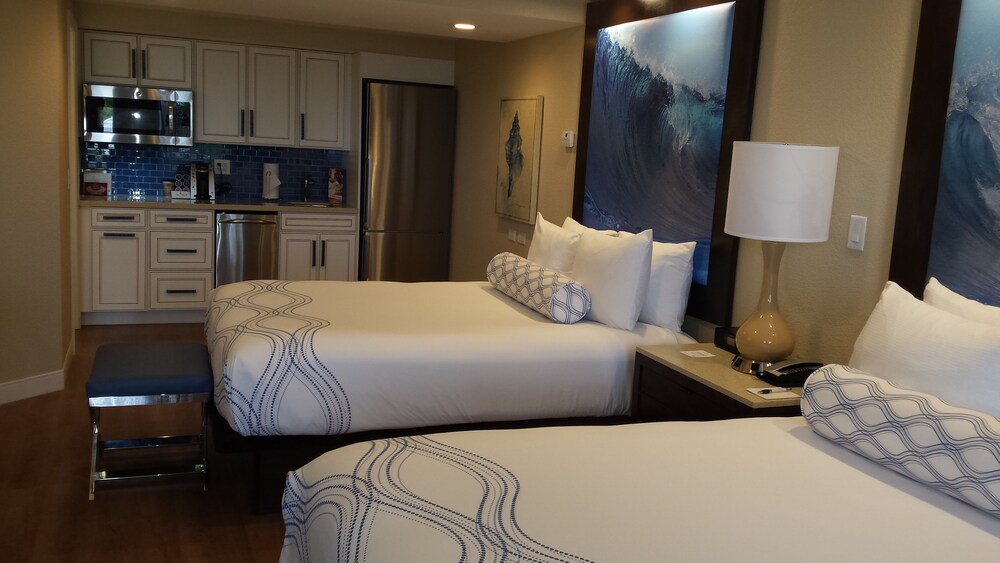 Deluxe Room, 2 Queen Beds, Kitchenette - Guestroom