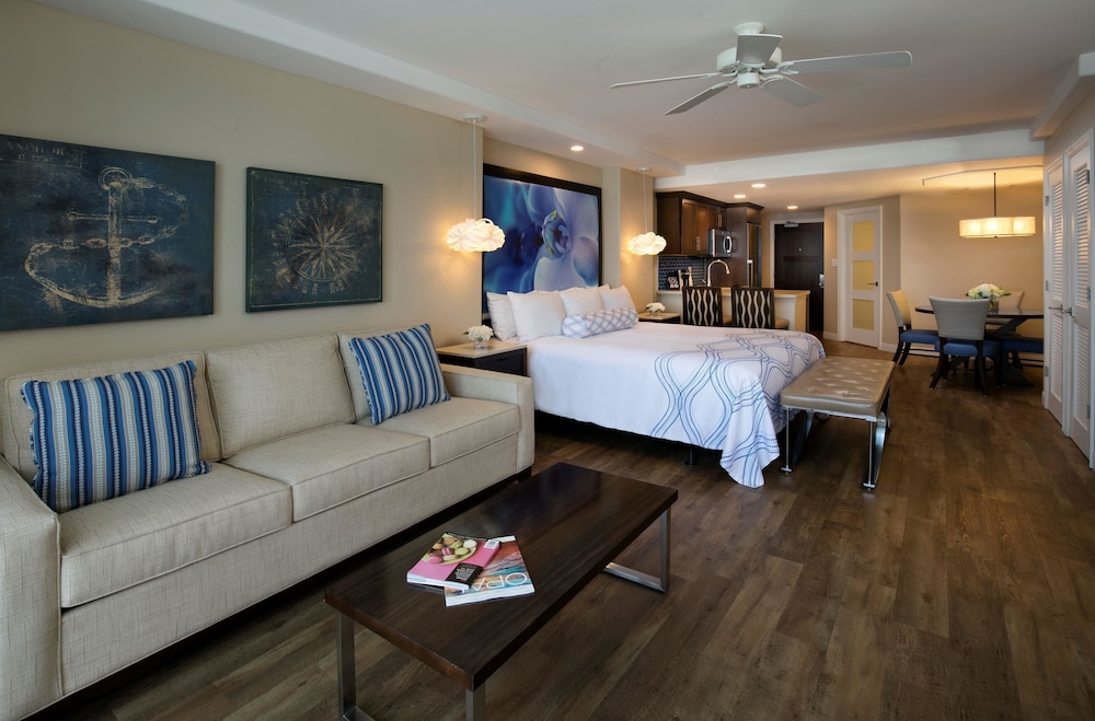 Junior Suite, 1 King Bed with Sofa bed, Beachfront - Guestroom