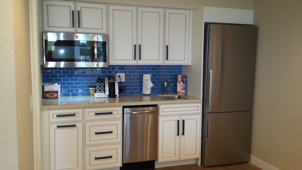 Deluxe Room, 2 Queen Beds, Accessible, Kitchenette - In-Room Kitchenette