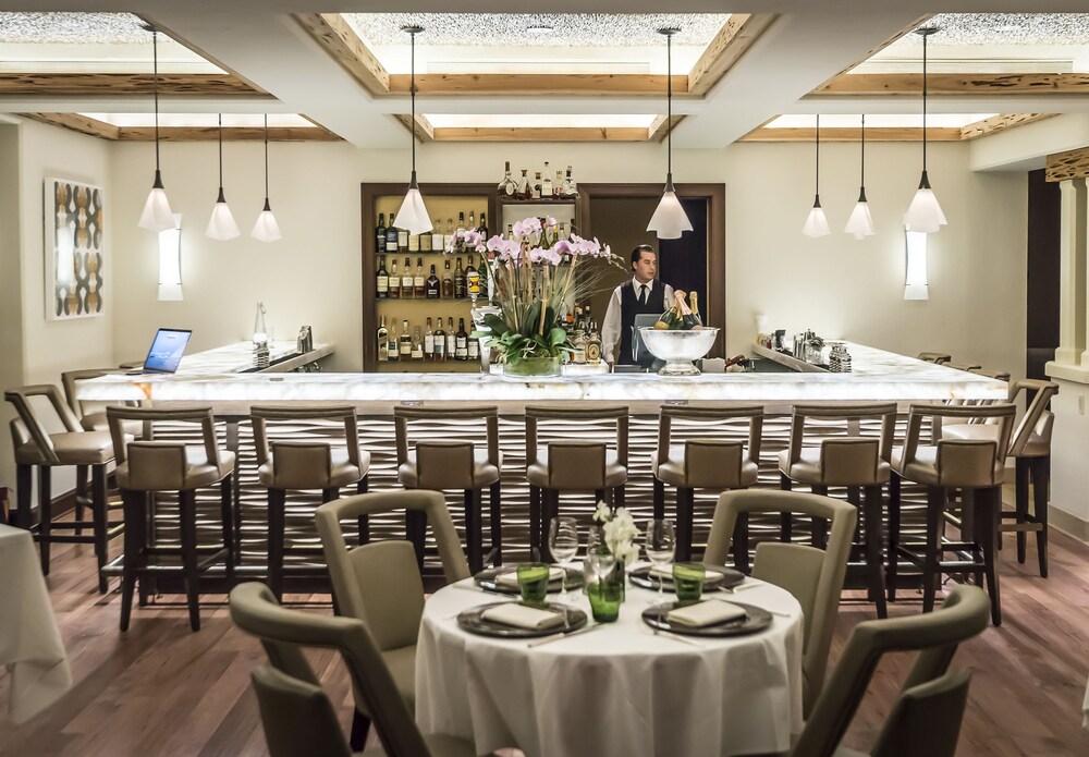 Hotel Bar