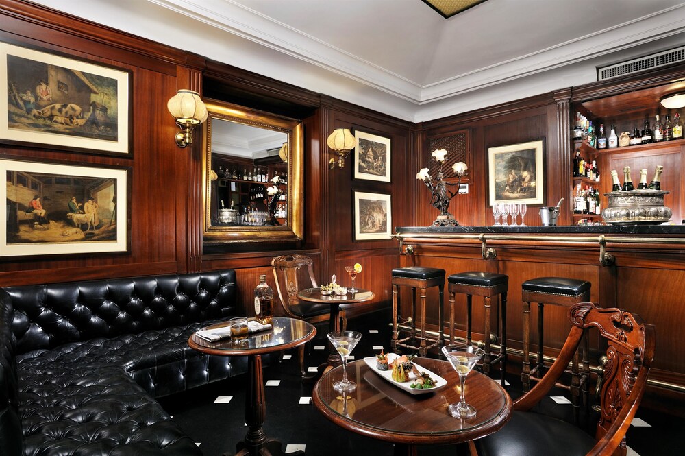 Hotel Bar