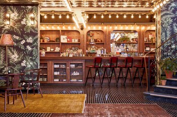 Hotel Bar
