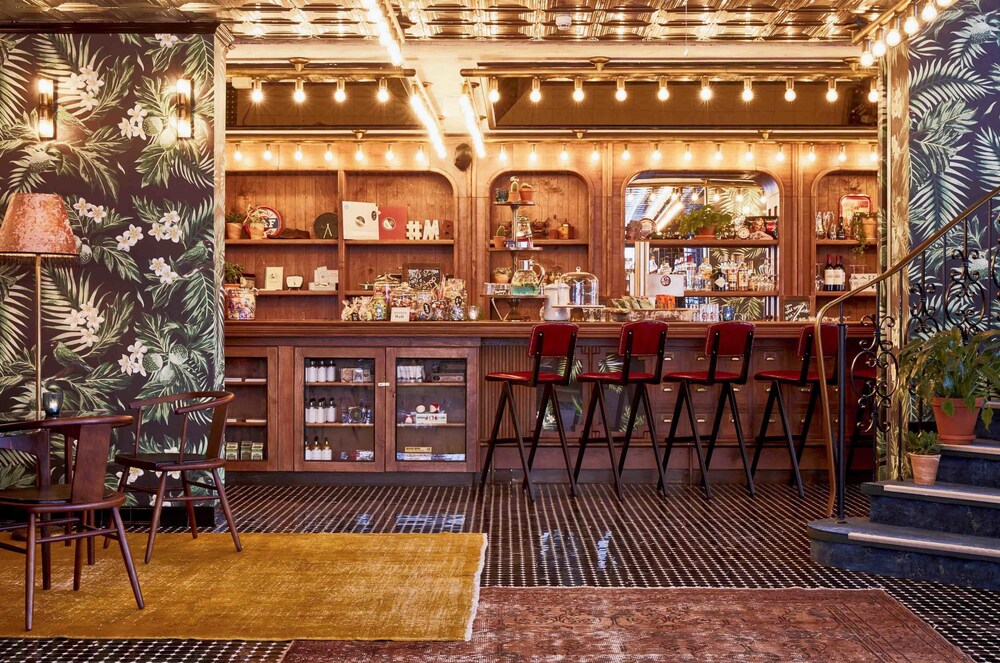 Hotel Bar