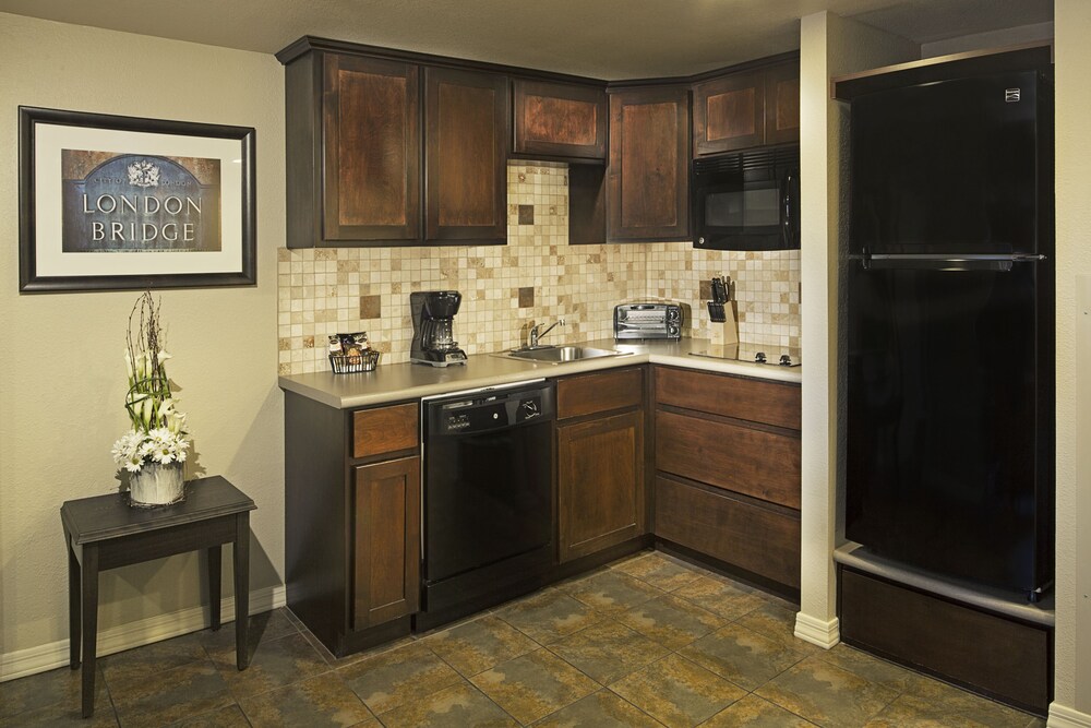 Suite, 1 Queen Bed with Sofa bed, View - In-Room Kitchen