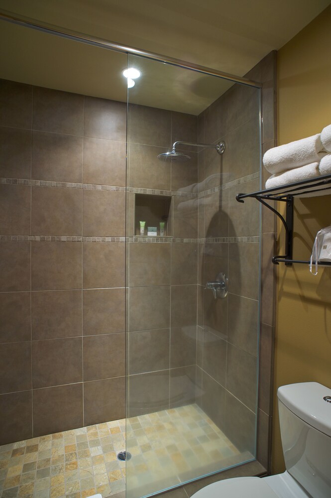Standard Room, 1 King Bed, Resort View - Bathroom Shower